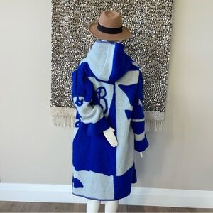 COPY - Auth. Burberry EKD Jacquard Hooded Blanket Oversized Blue Coat S/M New
R…